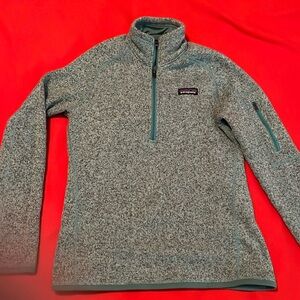 Greyish-green Patagonia better sweater 1/4 zip
